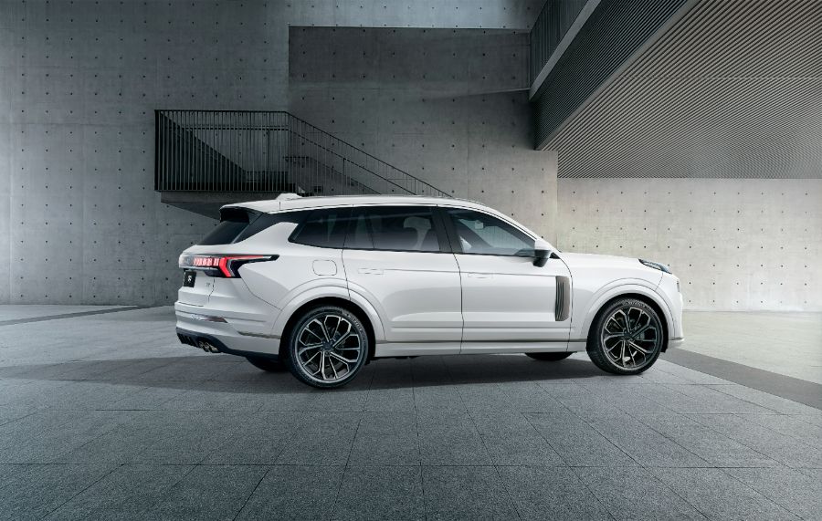 Hình ảnh xe LYNK & CO 09 TRẮNG ULTRA 2024