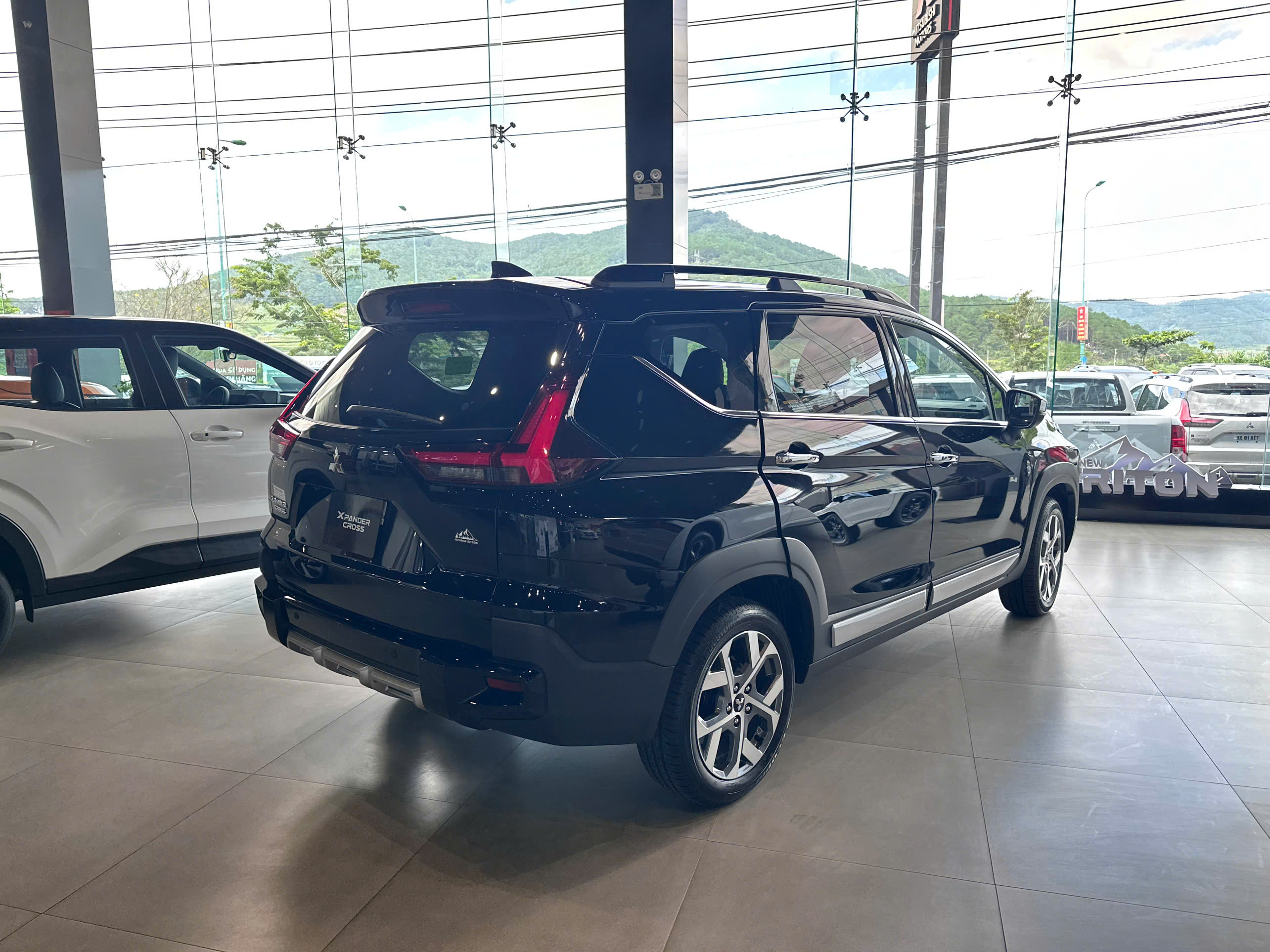 Hình ảnh xe MITSUBISHI XPANDER CROSS 2025