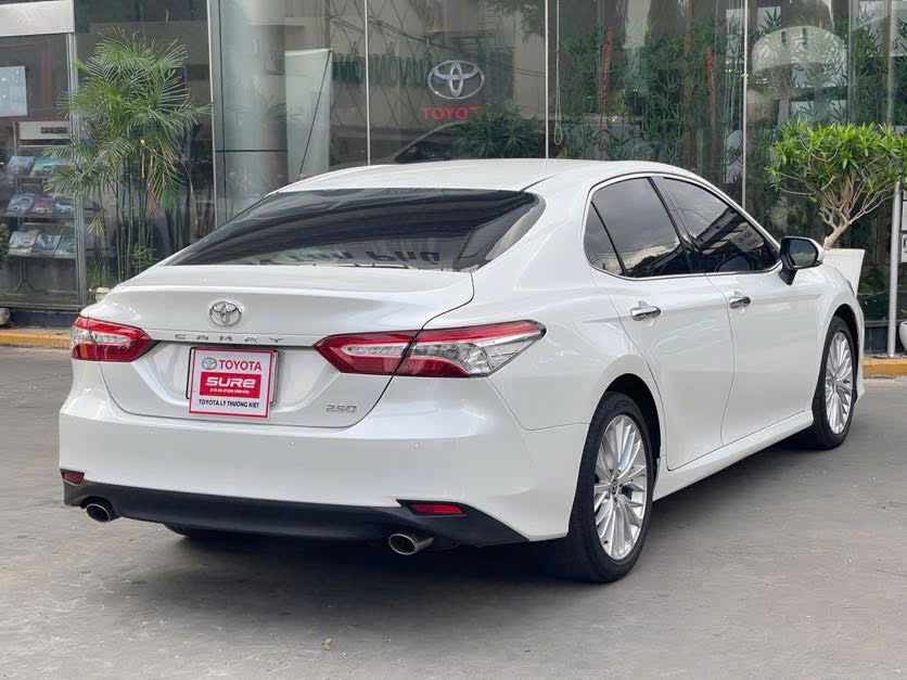 Hình ảnh xe TOYOTA CAMRY 2021 - 49,900KM