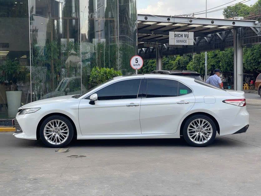 Hình ảnh xe TOYOTA CAMRY 2021 - 49,900KM
