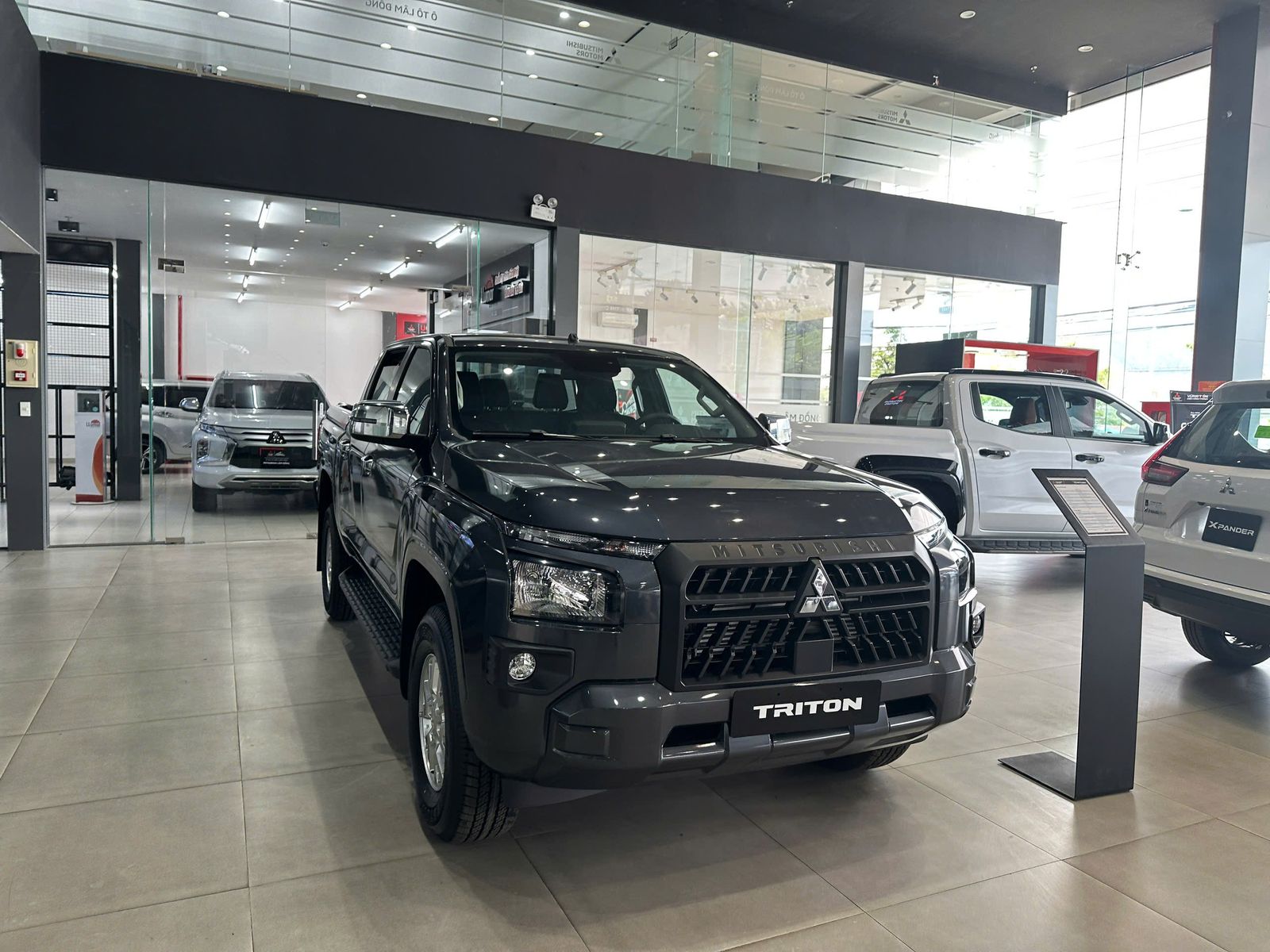 Hình ảnh xe MITSUBISHI TRITON UT GLX 4X2 AT 2025
