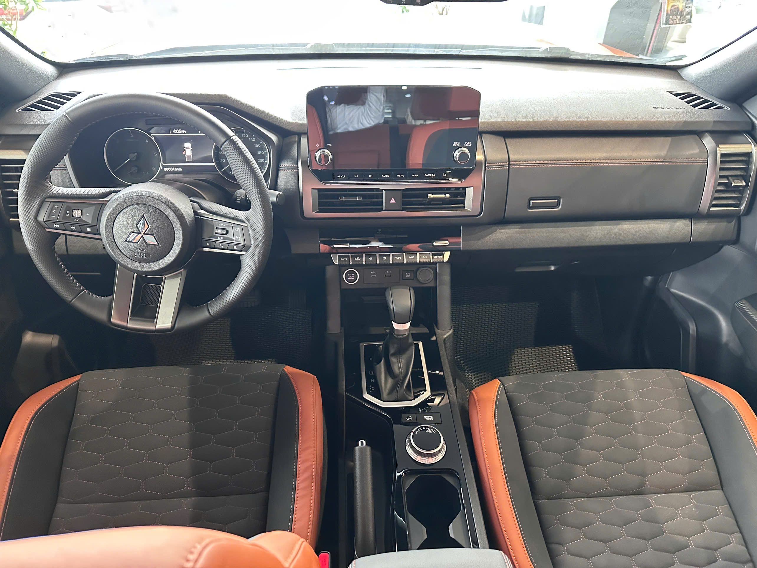 Hình ảnh xe MITSUBISHI TRITON GLS 4X4 AT 2025