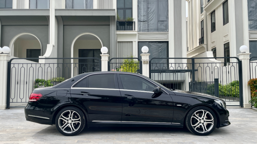 Hình ảnh xe MERCEDES-BENZ E-CLASS 2015 ĐEN - 74000KM