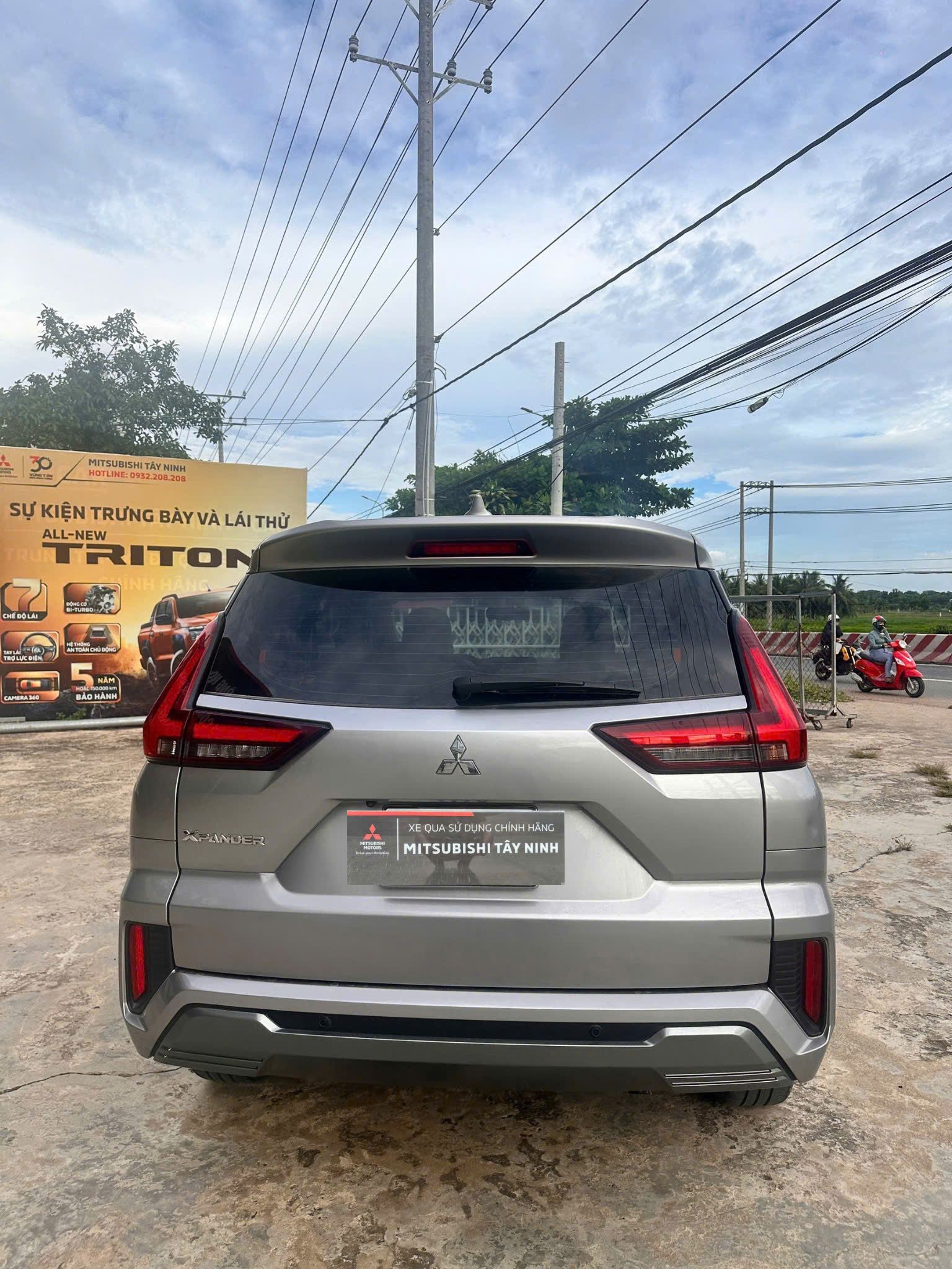Hình ảnh xe XPANDER PREMIUM BẠC 2023