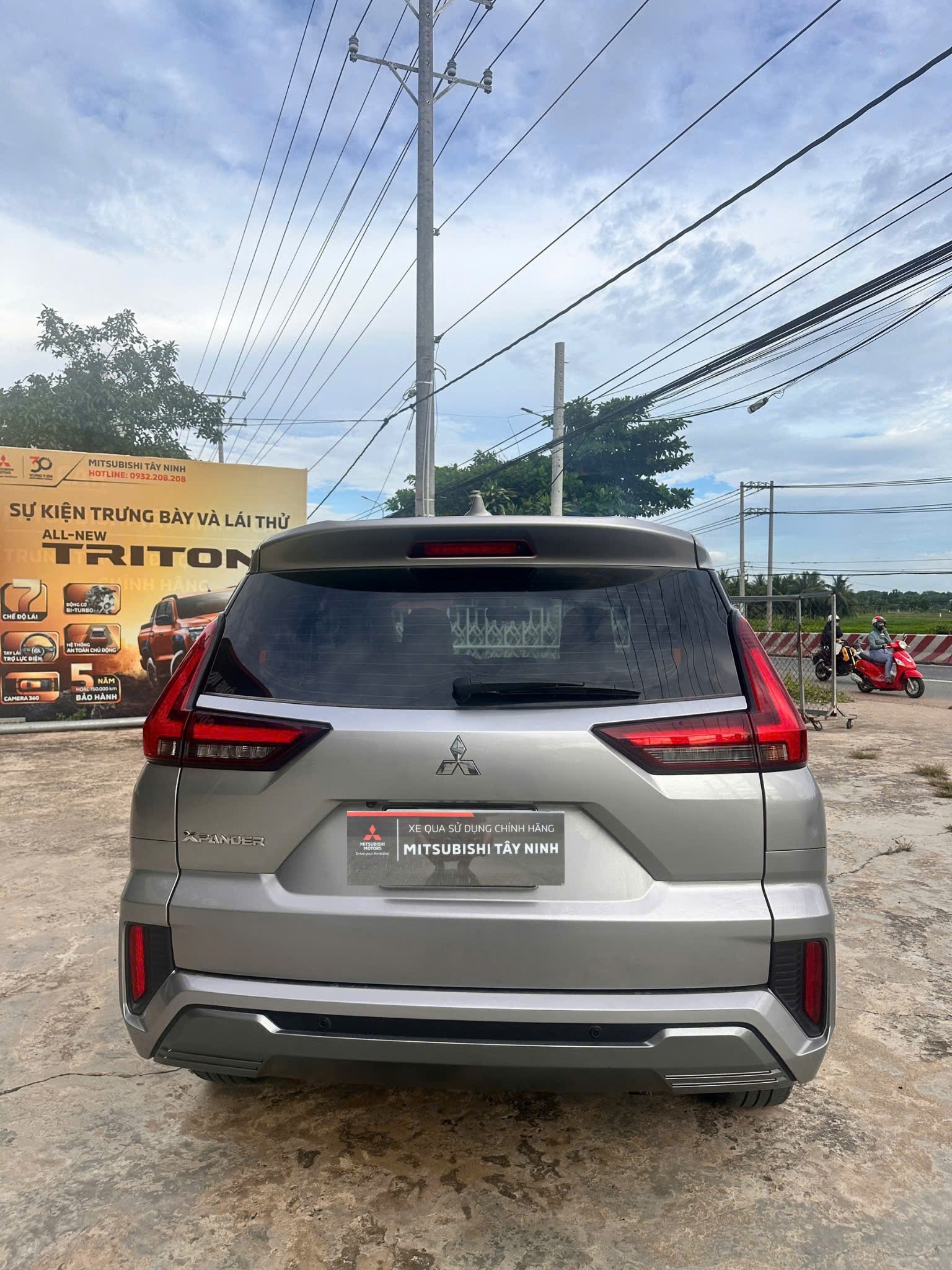 Hình ảnh xe XPANDER PREMIUM BẠC 2023