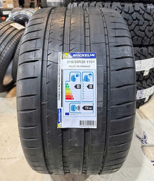 Hình ảnh xe 315/35ZR20 Michelin Dòng hiệu suất cao của Michelin chuyên cho siêu xe và xe thể thao.