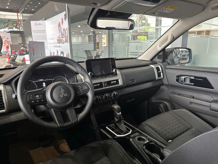 Hình ảnh xe MITSUBISHI TRITON UT GLX 4X2 AT 2025