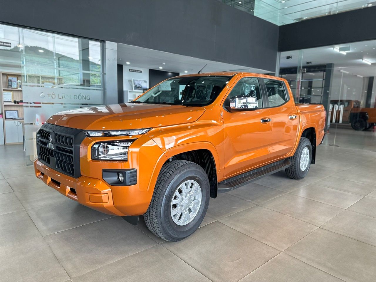 Hình ảnh xe MITSUBISHI TRITON GLX 4X2 AT 2025
