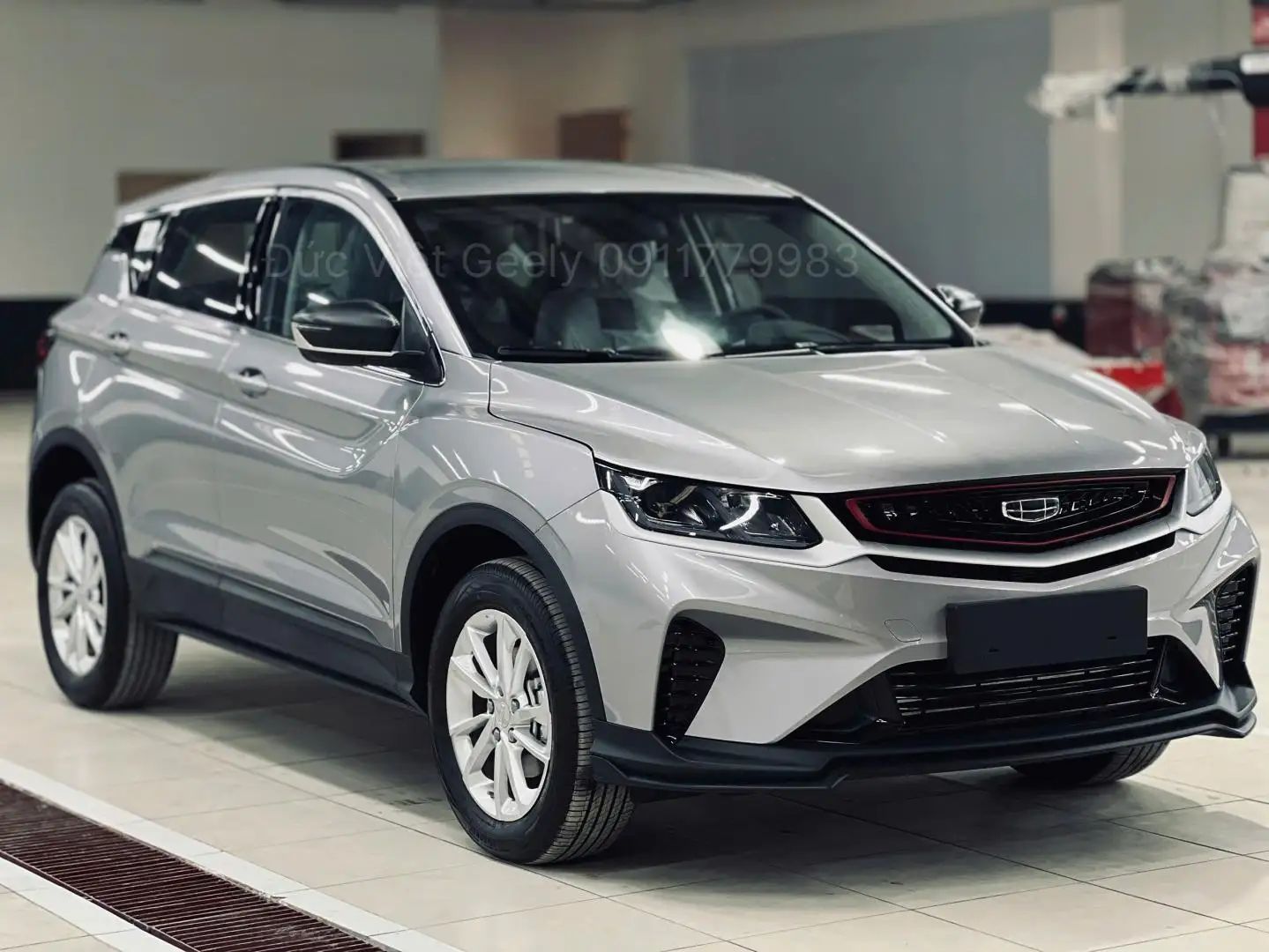 Hình ảnh xe GEELY COOLRAY STANDARD MÀU BẠC NĂM 2025