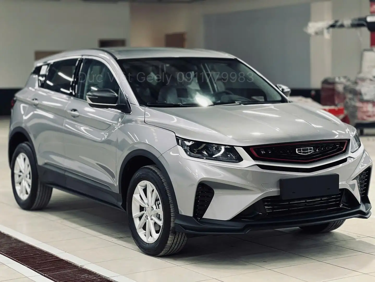 Hình ảnh xe GEELY COOLRAY STANDARD MÀU BẠC NĂM 2025