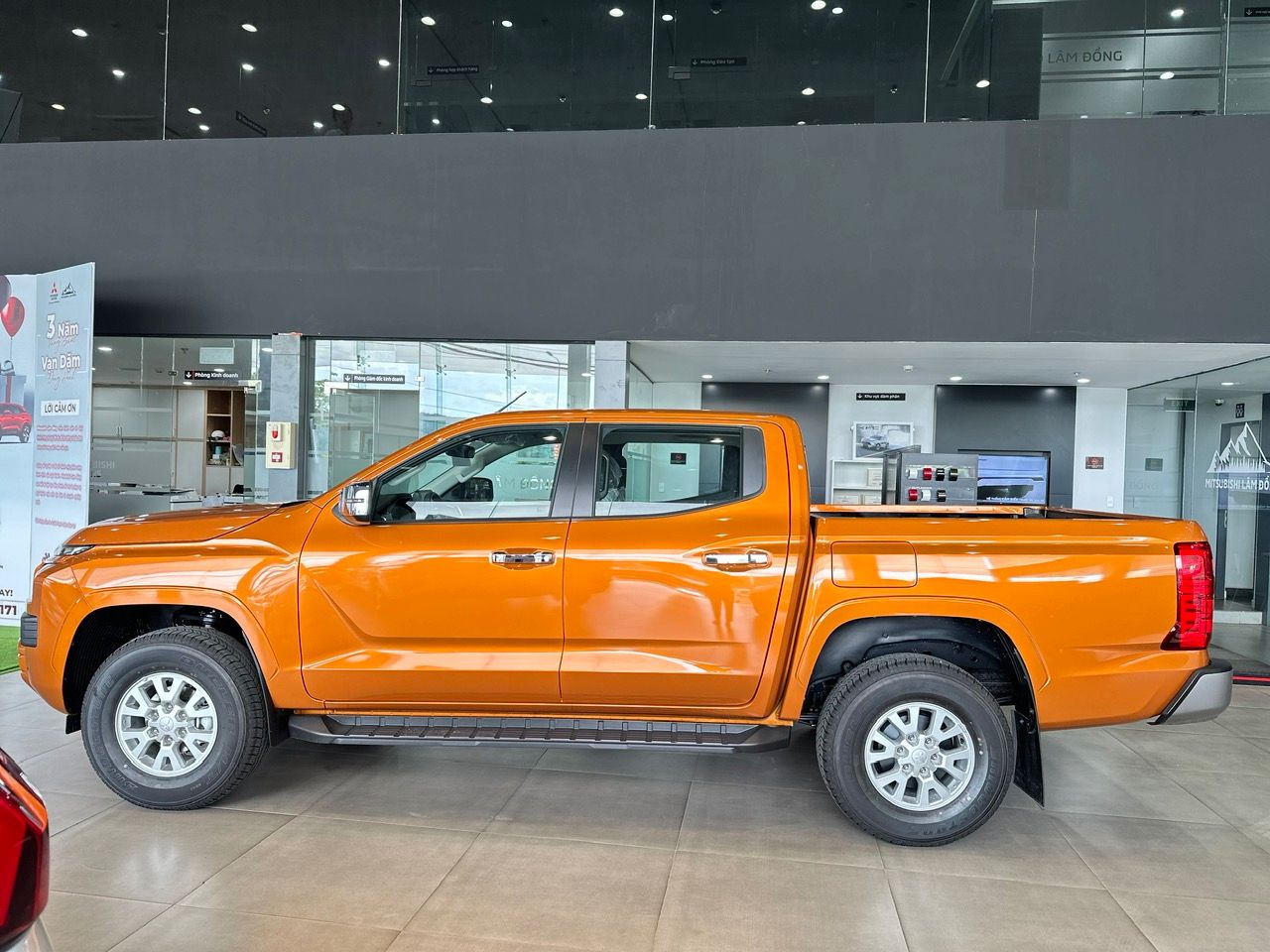 Hình ảnh xe MITSUBISHI TRITON GLX 4X2 AT 2025