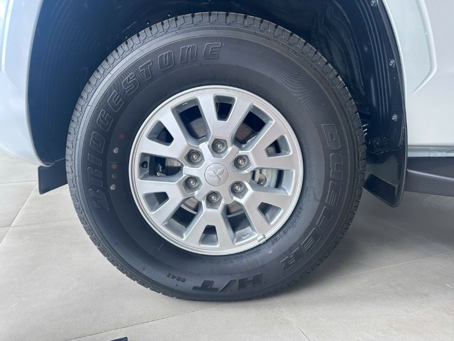 Hình ảnh xe MITSUBISHI TRITON GLX 4X2 2025