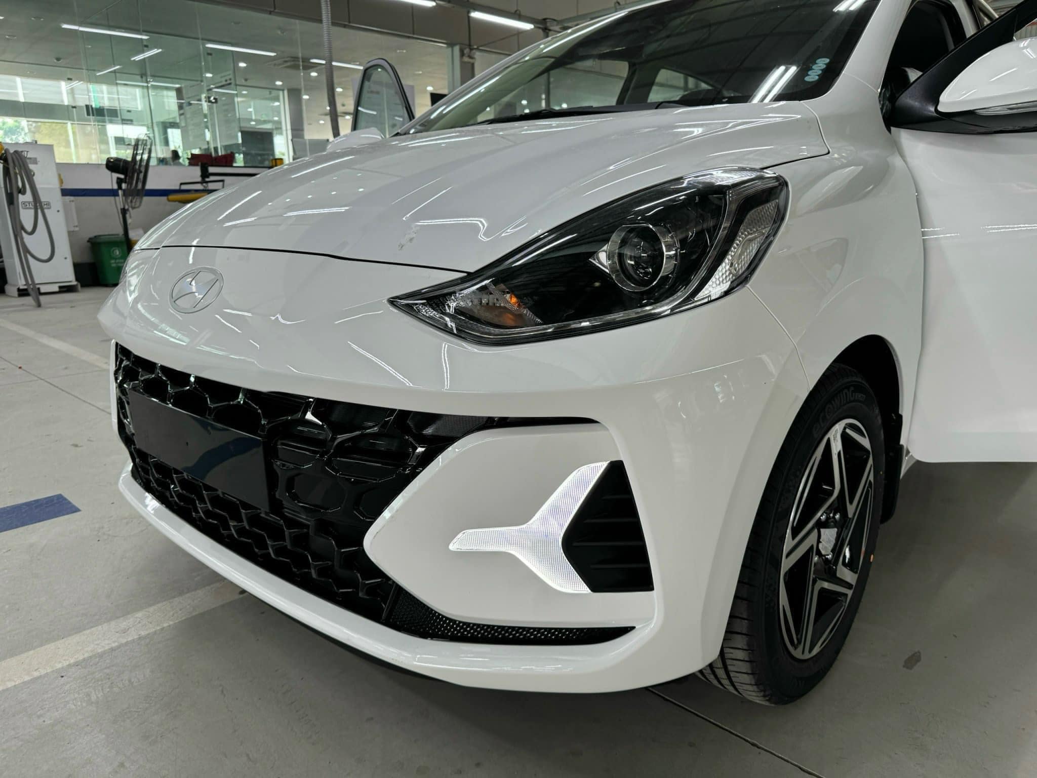 Hình ảnh xe HYUNDAI I10 HATCHBACK 2025 ĐỎ
