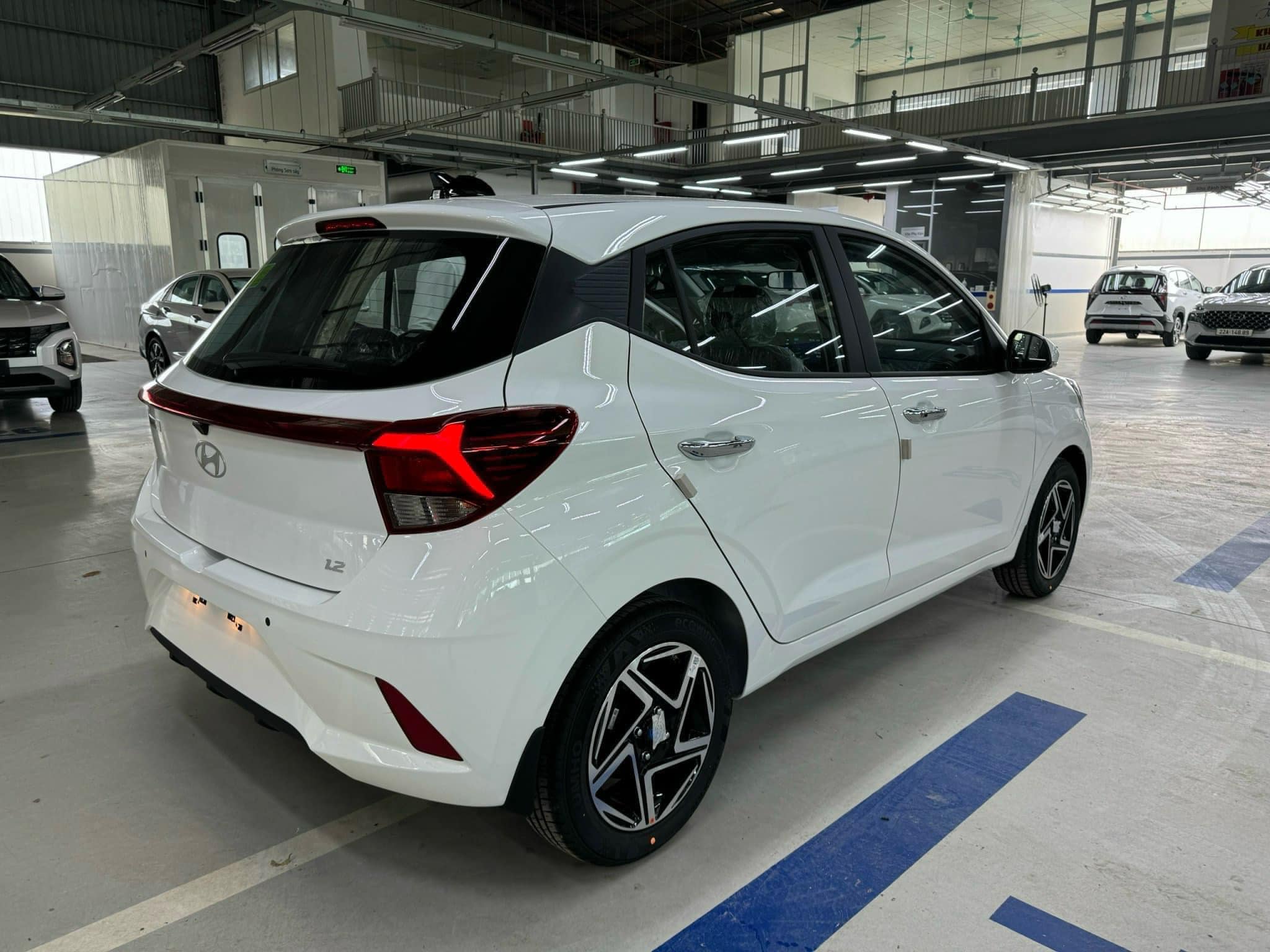 Hình ảnh xe HYUNDAI I10 HATCHBACK 2025 ĐỎ