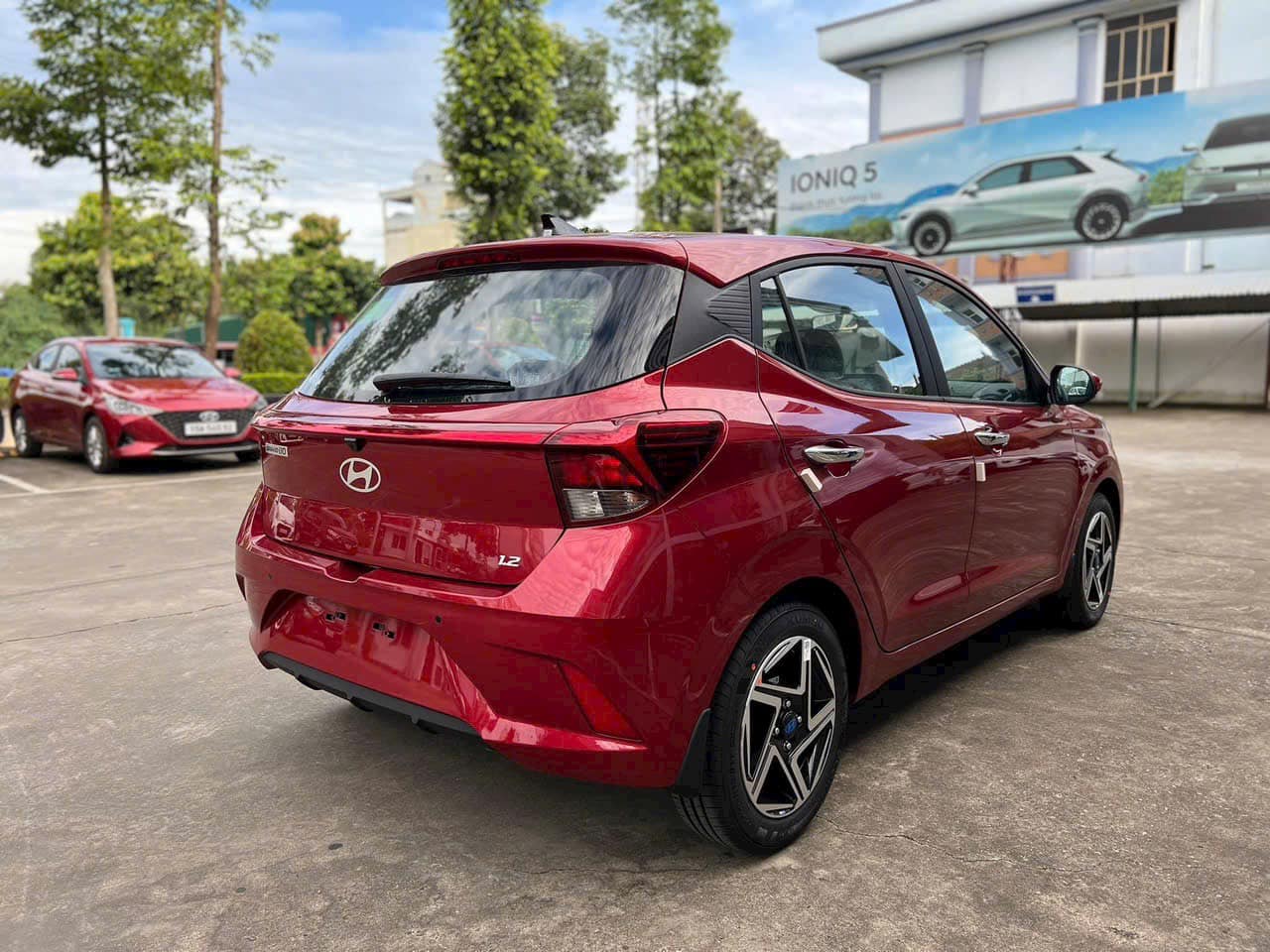 Hình ảnh xe HYUNDAI I10 HATCHBACK 2025 ĐỎ