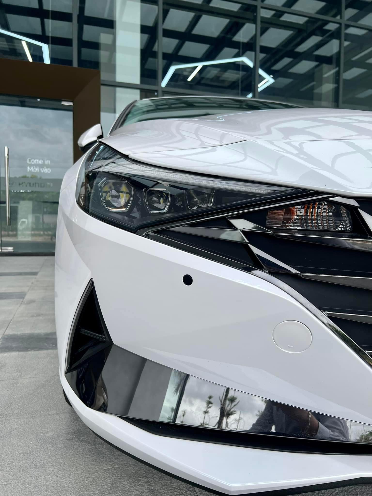 Hình ảnh xe HYUNDAI ELANTRA 2025 TRẮNG