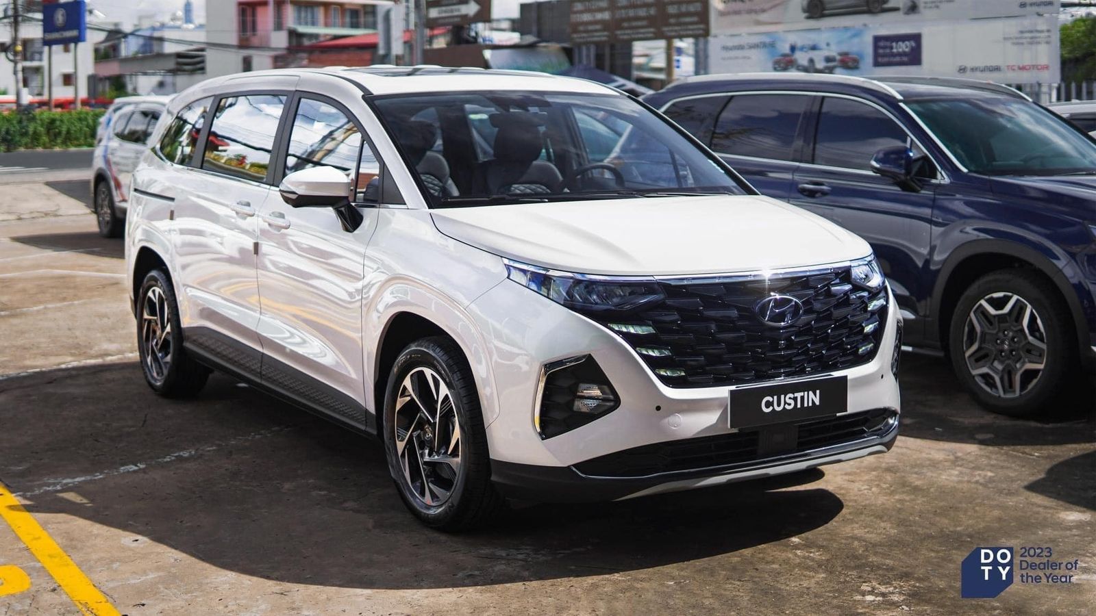 Hình ảnh xe HYUNDAI CUSTIN 2025 TRẮNG