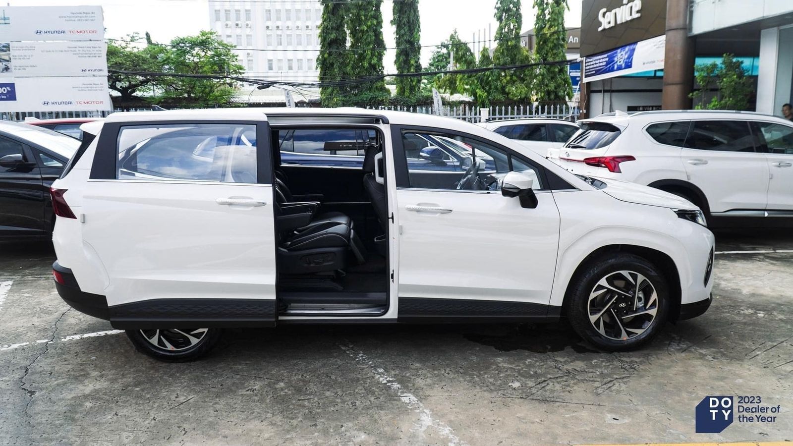 Hình ảnh xe HYUNDAI CUSTIN 2025 TRẮNG