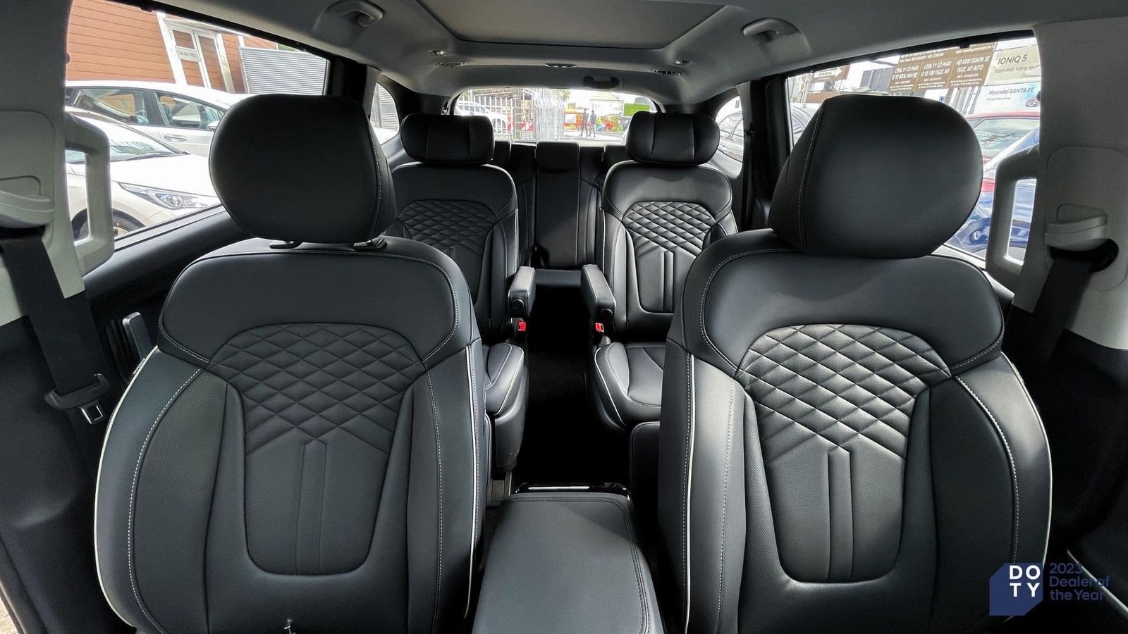 Hình ảnh xe HYUNDAI CUSTIN 2025 TRẮNG