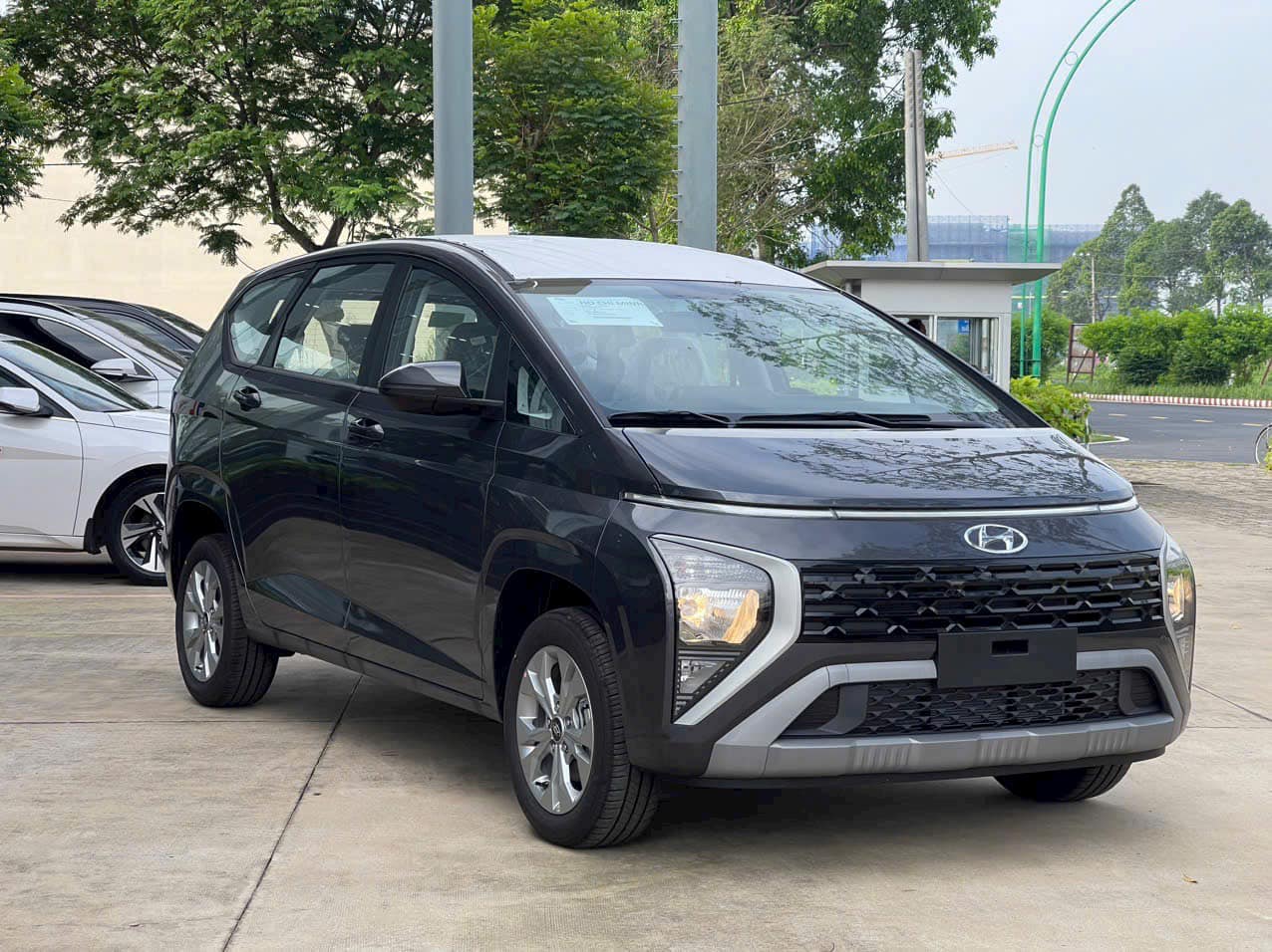 Hình ảnh xe HYUNDAI STARGAZER TIÊU CHUẨN 2025 - XÁM