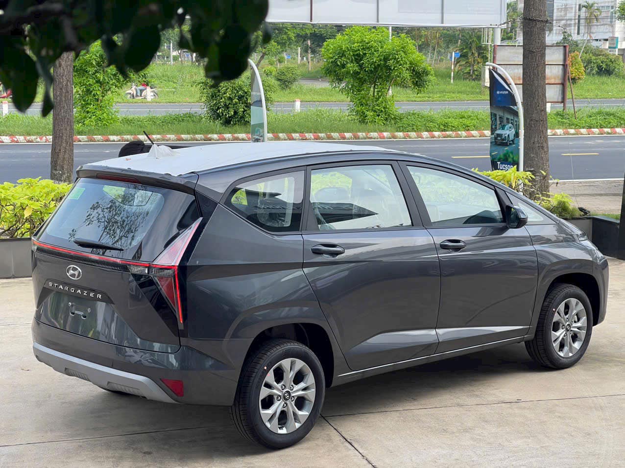 Hình ảnh xe HYUNDAI STARGAZER TIÊU CHUẨN 2025 - XÁM
