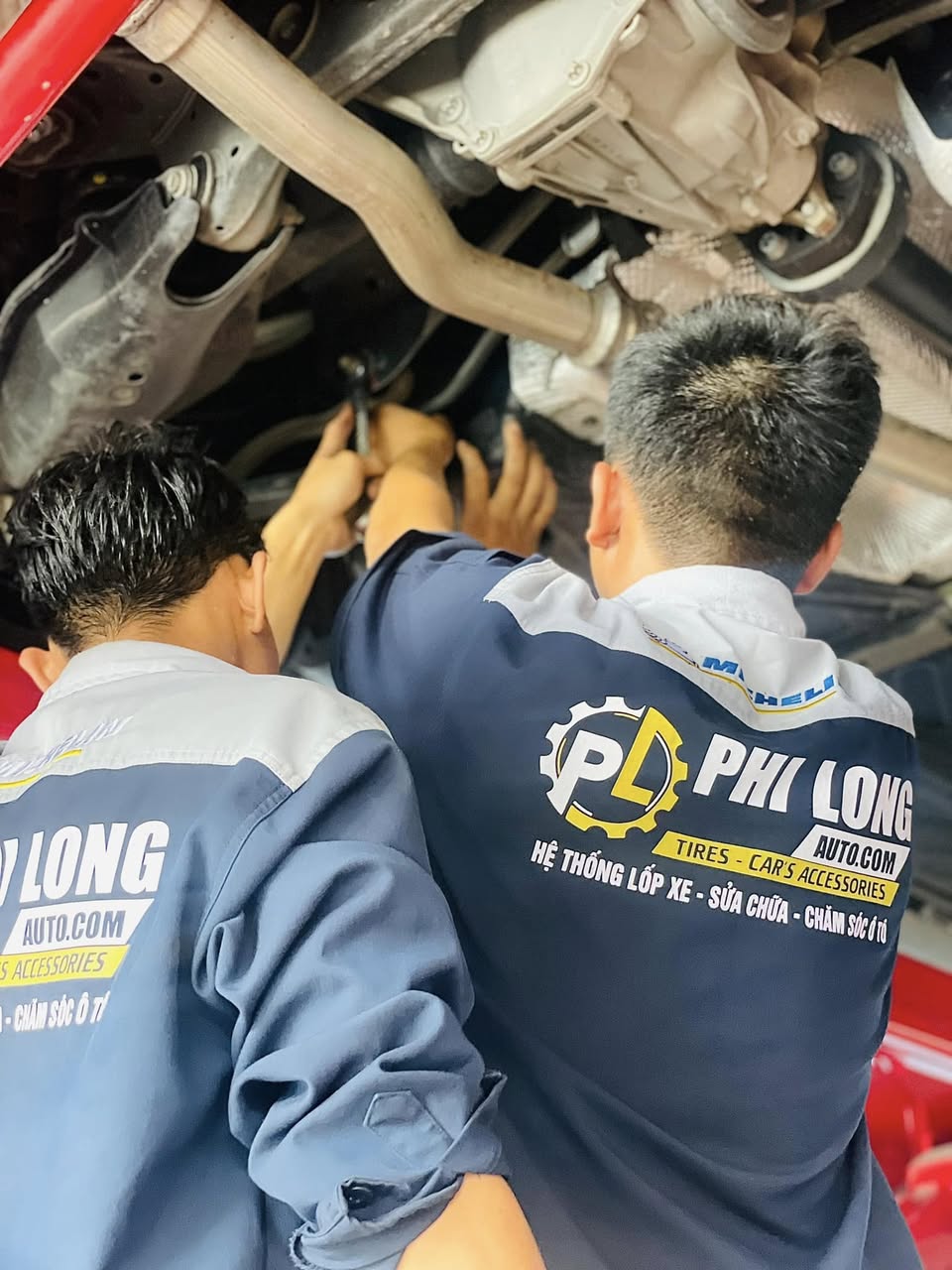 Hình ảnh xe KIỂM TRA HỆ THỐNG GIẢM XÓC/PHUÔC  Tại 𝗛𝗘̣̂ 𝗧𝗛𝗢̂́𝗡𝗚 𝗟𝗢̂́𝗣 𝗫𝗘 𝗣𝗛𝗜 𝗟𝗢𝗡𝗚