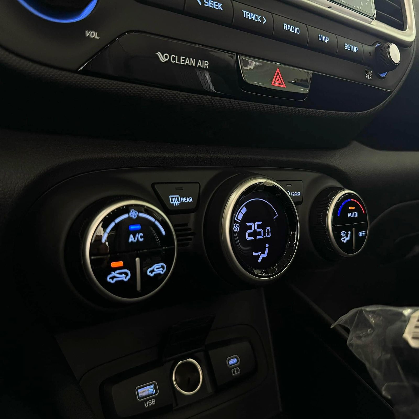 Hình ảnh xe HYUNDAI VENUE 2025 TRẮNG