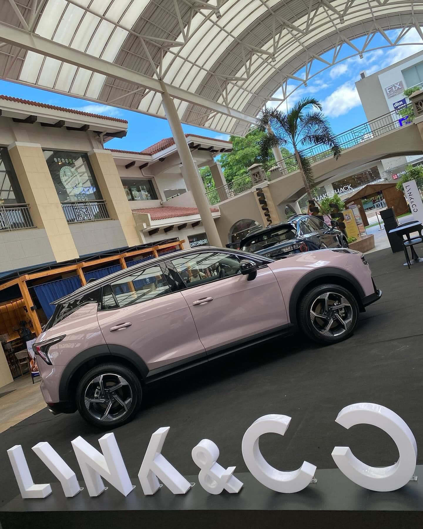 Hình ảnh xe LYNK & CO 06 2025