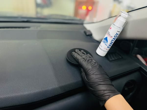Hình ảnh xe Chai dung dịch phủ dưỡng nhanh nội thất ô tô Fantasy- 100ml 