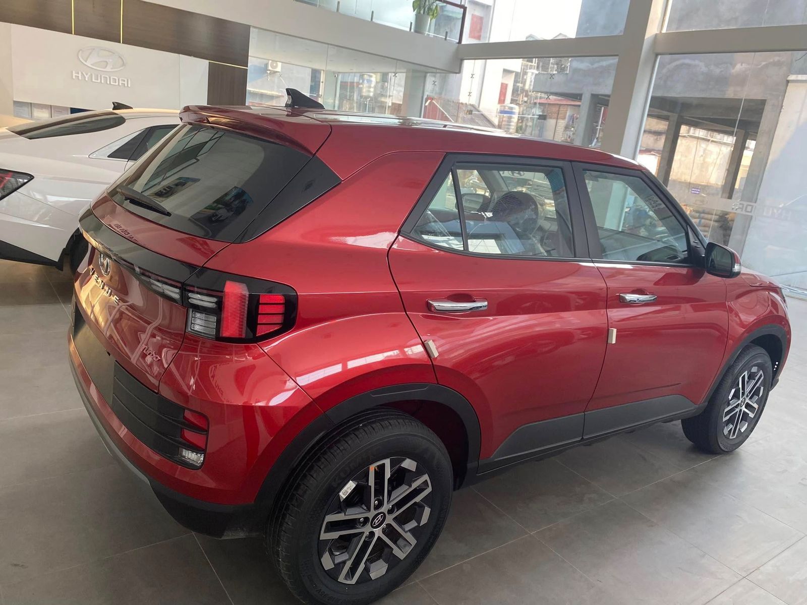 Hình ảnh xe HYUNDAI VENUE TIÊU CHUẨN 2025 - ĐỎ