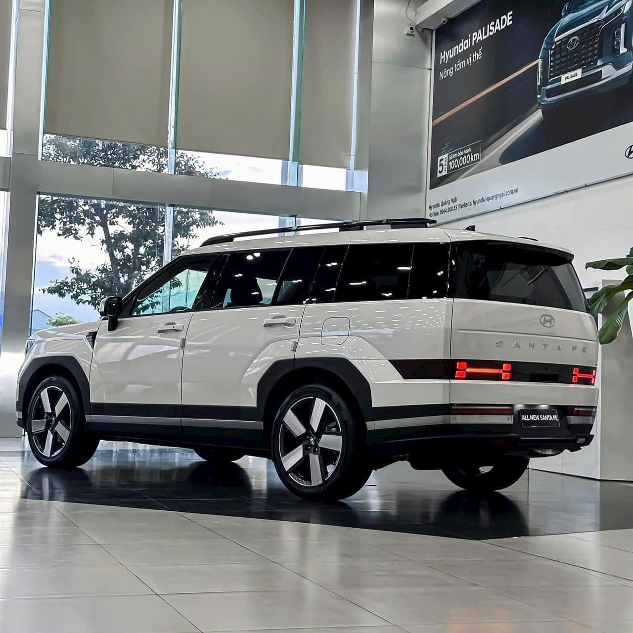 Hình ảnh xe HYUNDAI SANTA FE PRESTIGE 2025 màu Trắng 