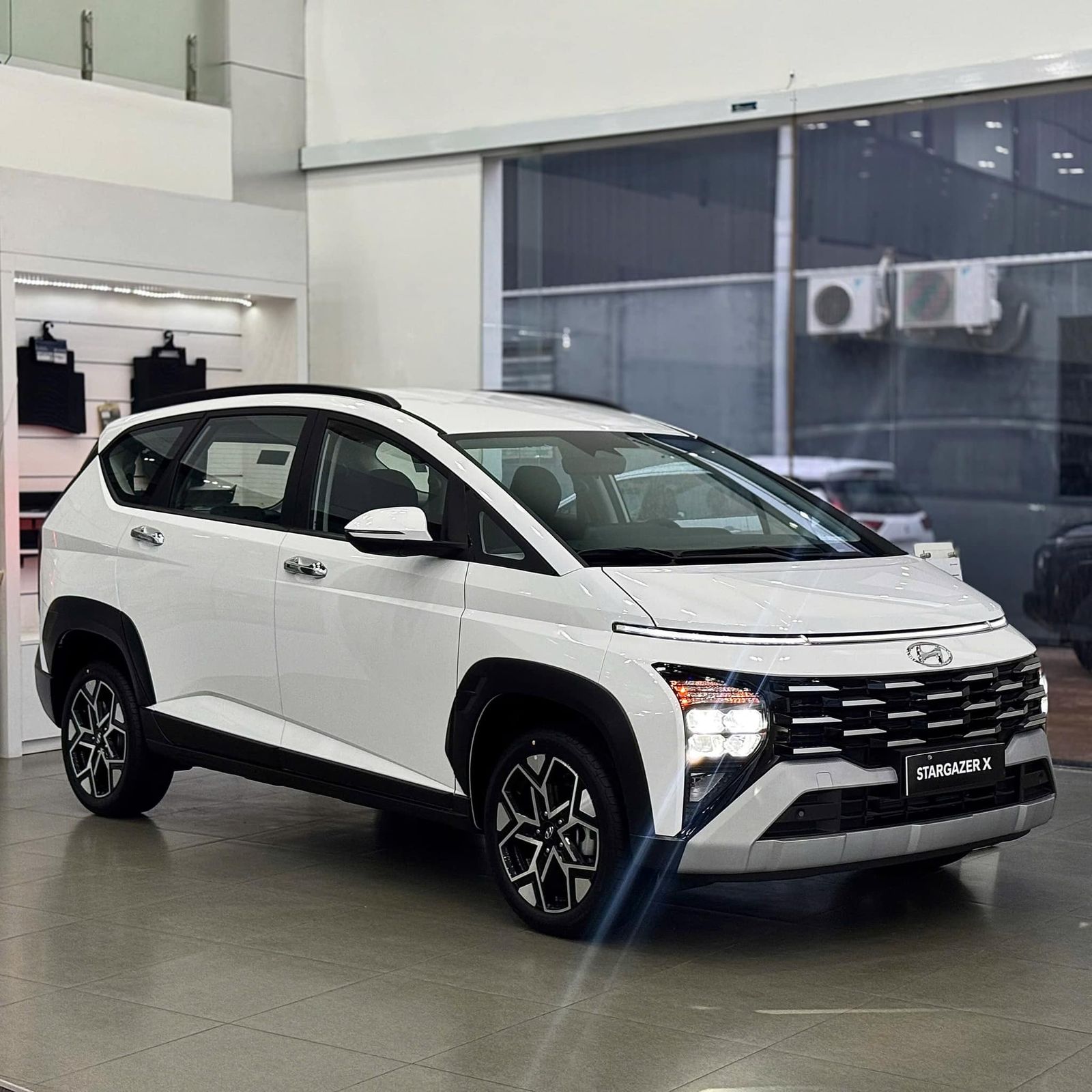Hình ảnh xe HYUNDAI STARGAZER 2025 TRẮNG