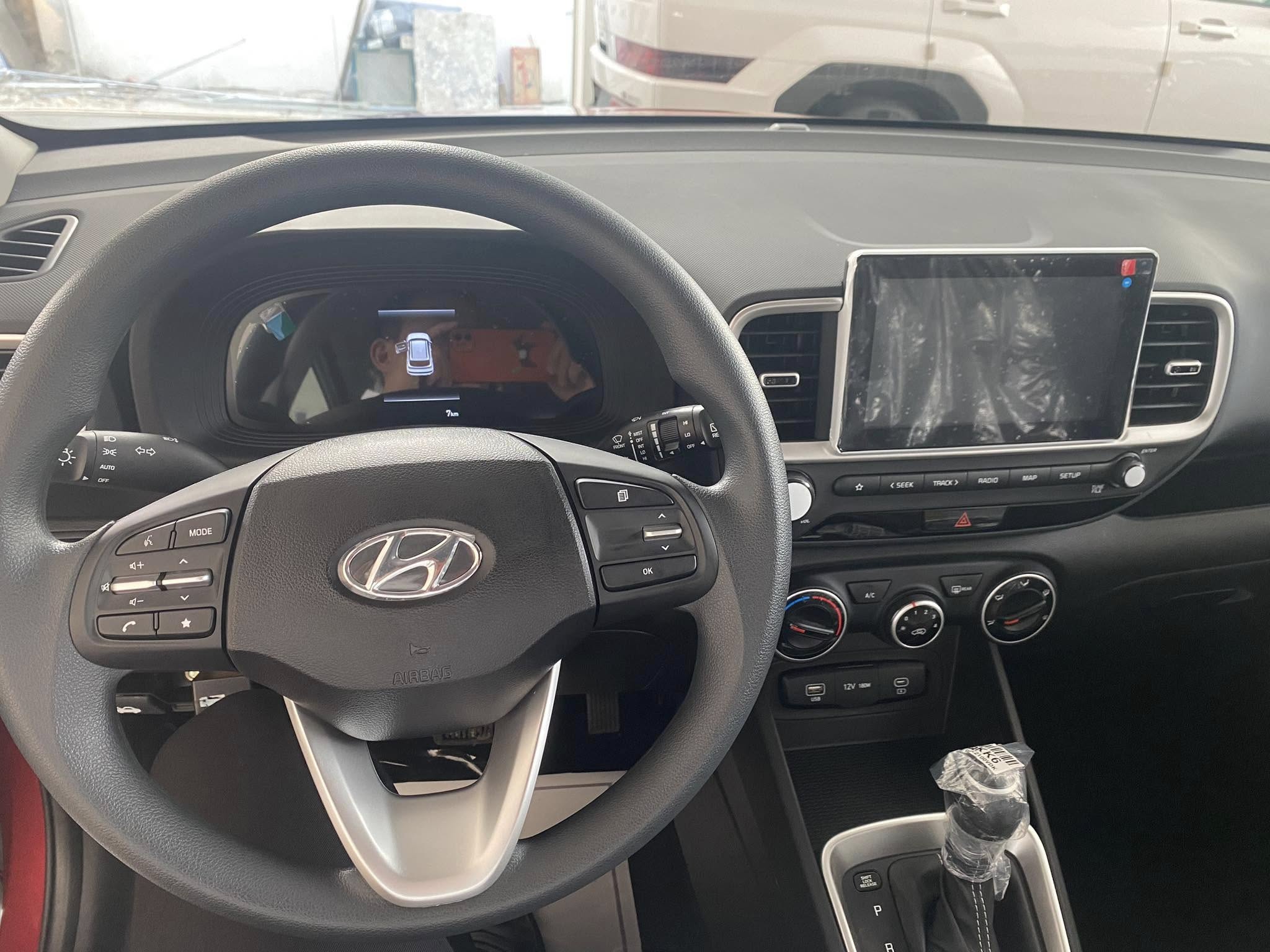 Hình ảnh xe HYUNDAI VENUE TIÊU CHUẨN 2025 - ĐỎ