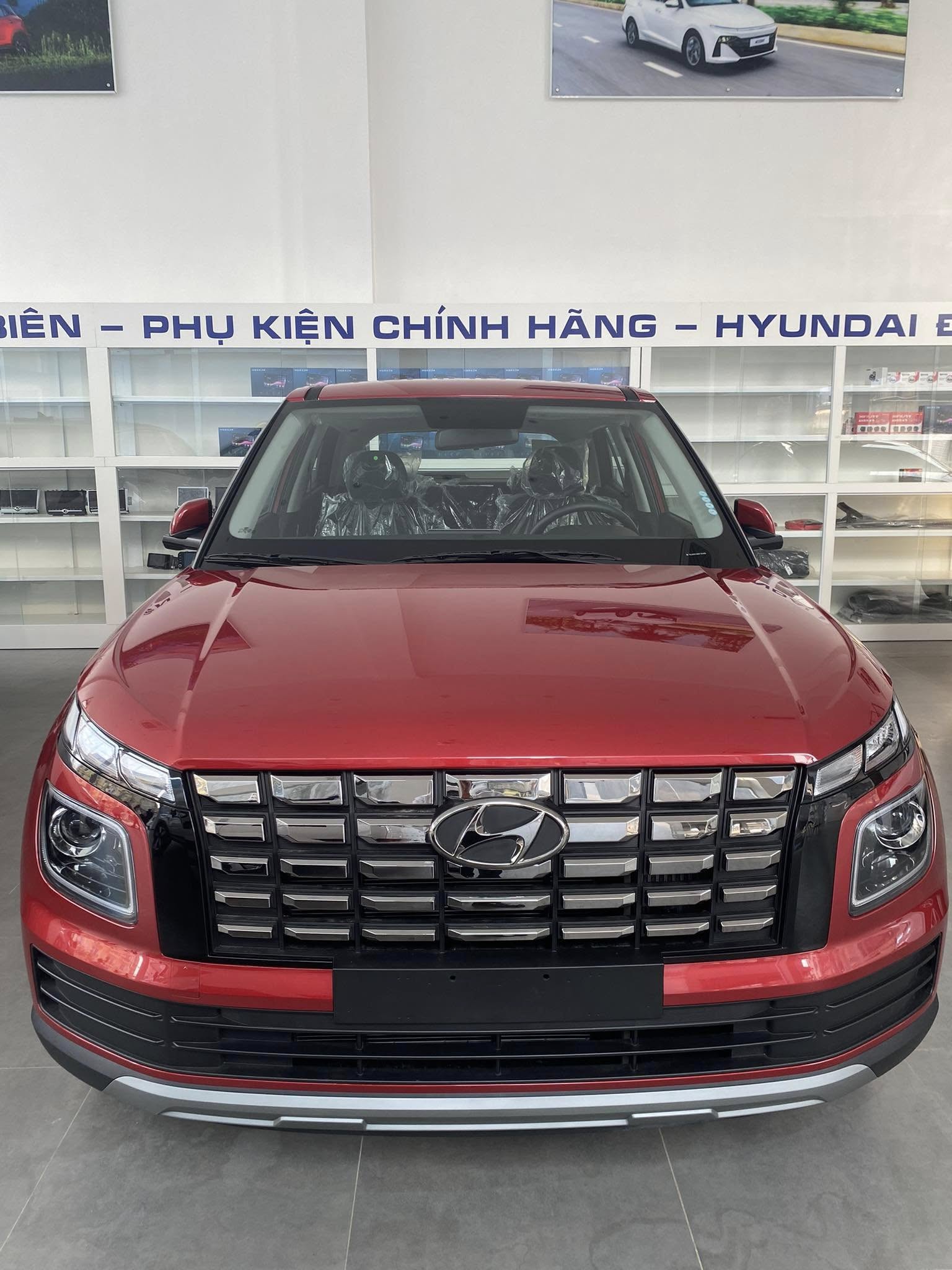 Hình ảnh xe HYUNDAI VENUE TIÊU CHUẨN 2025 - ĐỎ