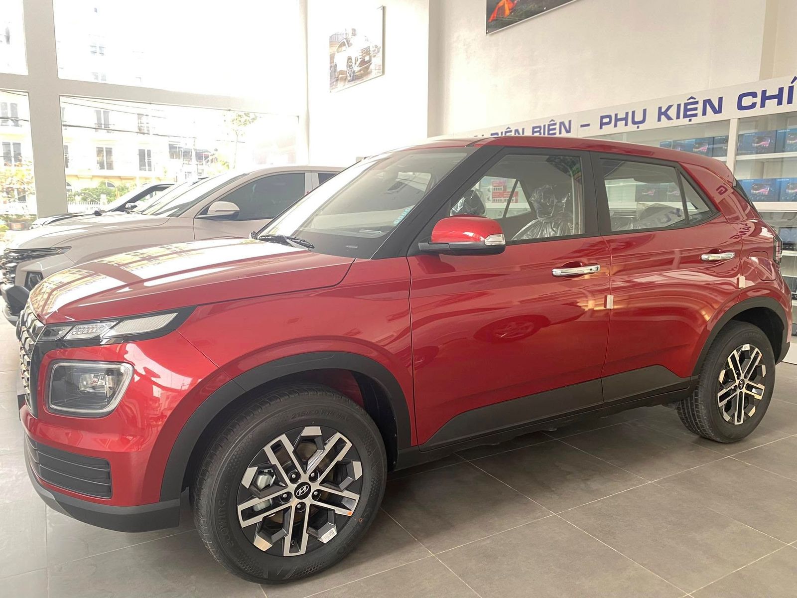 Hình ảnh xe HYUNDAI VENUE TIÊU CHUẨN 2025 - ĐỎ
