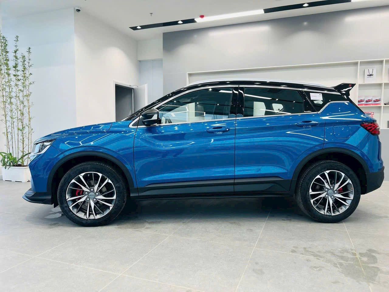 Hình ảnh xe GEELY COOLRAY FLAGSHIP NĂM 2025 MÀU XANH