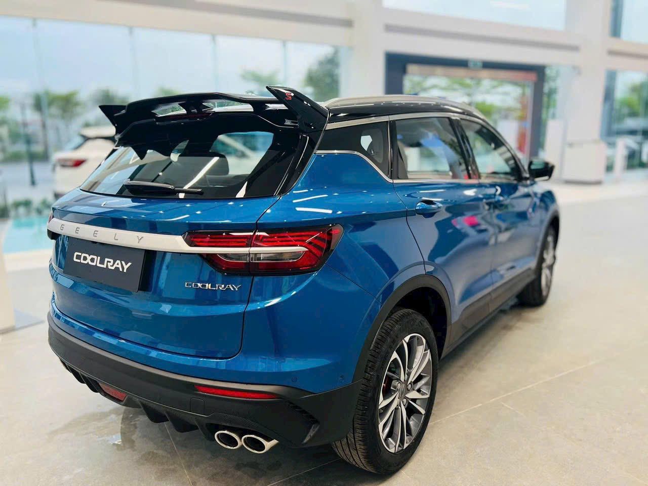 Hình ảnh xe GEELY COOLRAY FLAGSHIP NĂM 2025 MÀU XANH