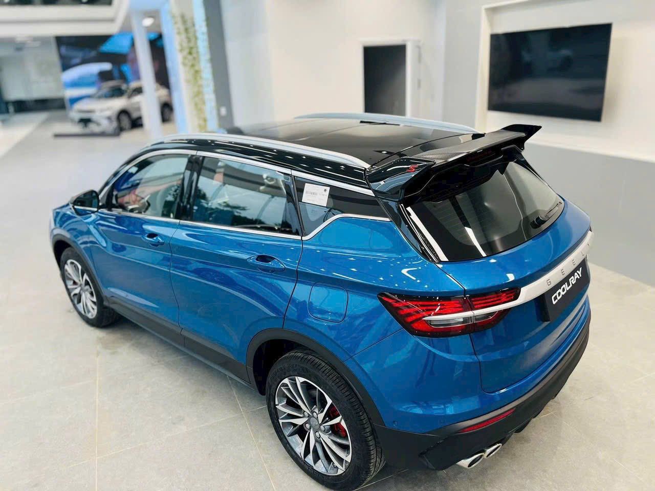 Hình ảnh xe GEELY COOLRAY FLAGSHIP NĂM 2025 MÀU XANH