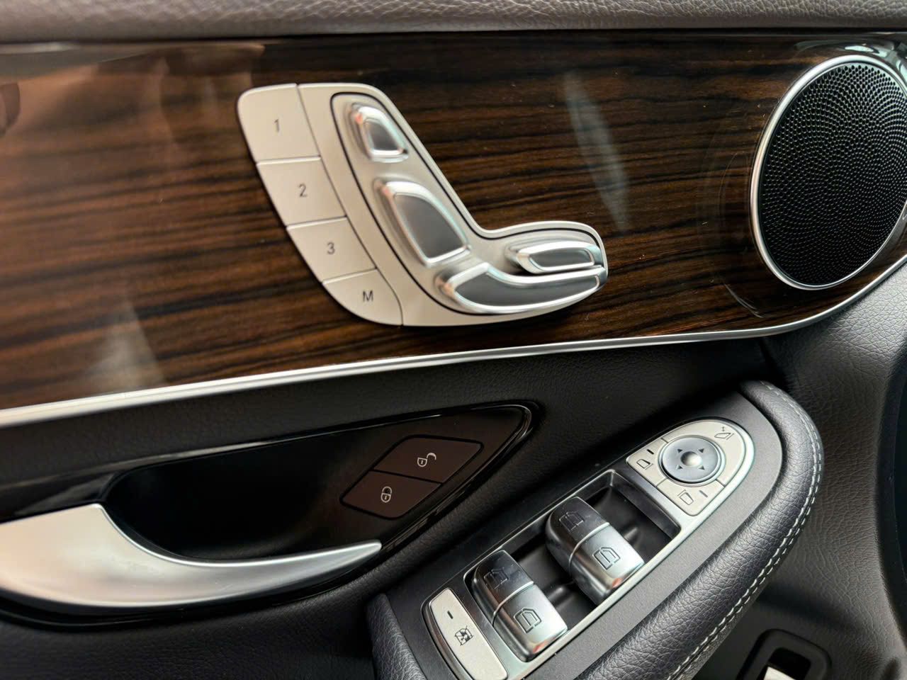 Hình ảnh xe MERCEDES-BENZ GLC 200 2018 - 55.000KM