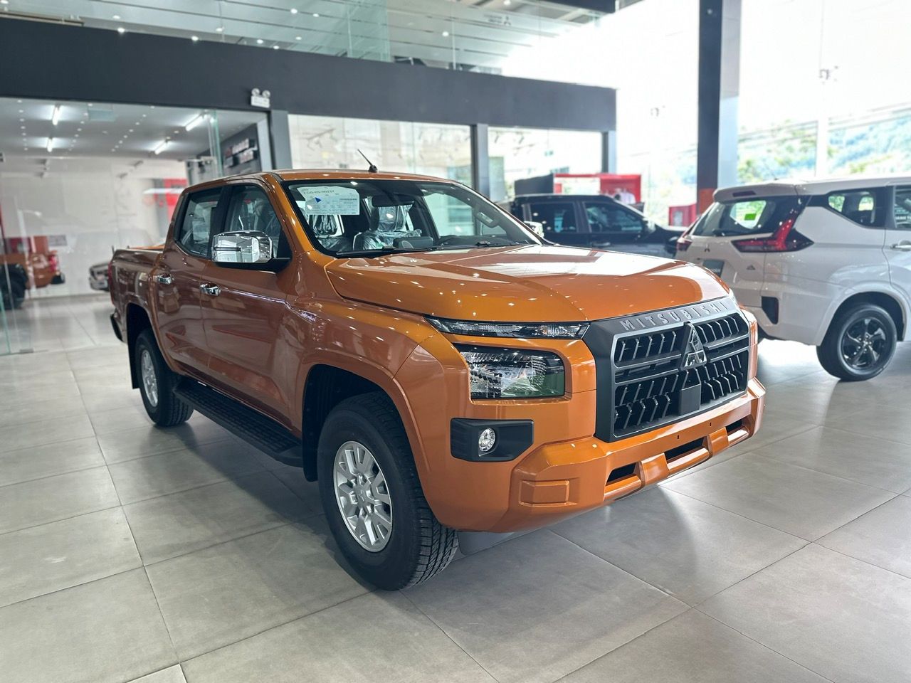 Hình ảnh xe MITSUBISHI TRITON GLX 4X2 AT 2025
