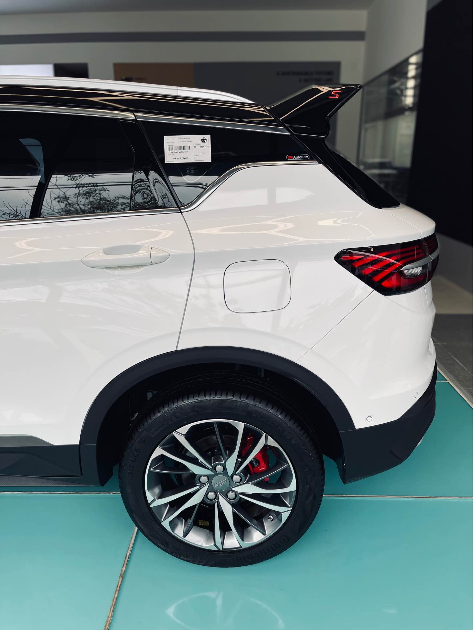 Hình ảnh xe GEELY COOLRAY FLAGSHIP MÀU TRẮNG NĂM 2025