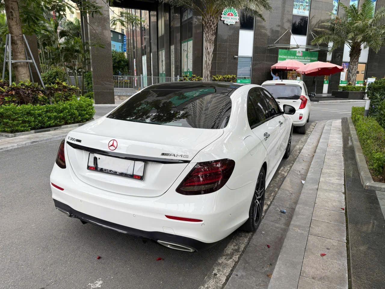 Hình ảnh xe MERCEDES-BENZ E-CLASS AMG 2019 - 70.000KM