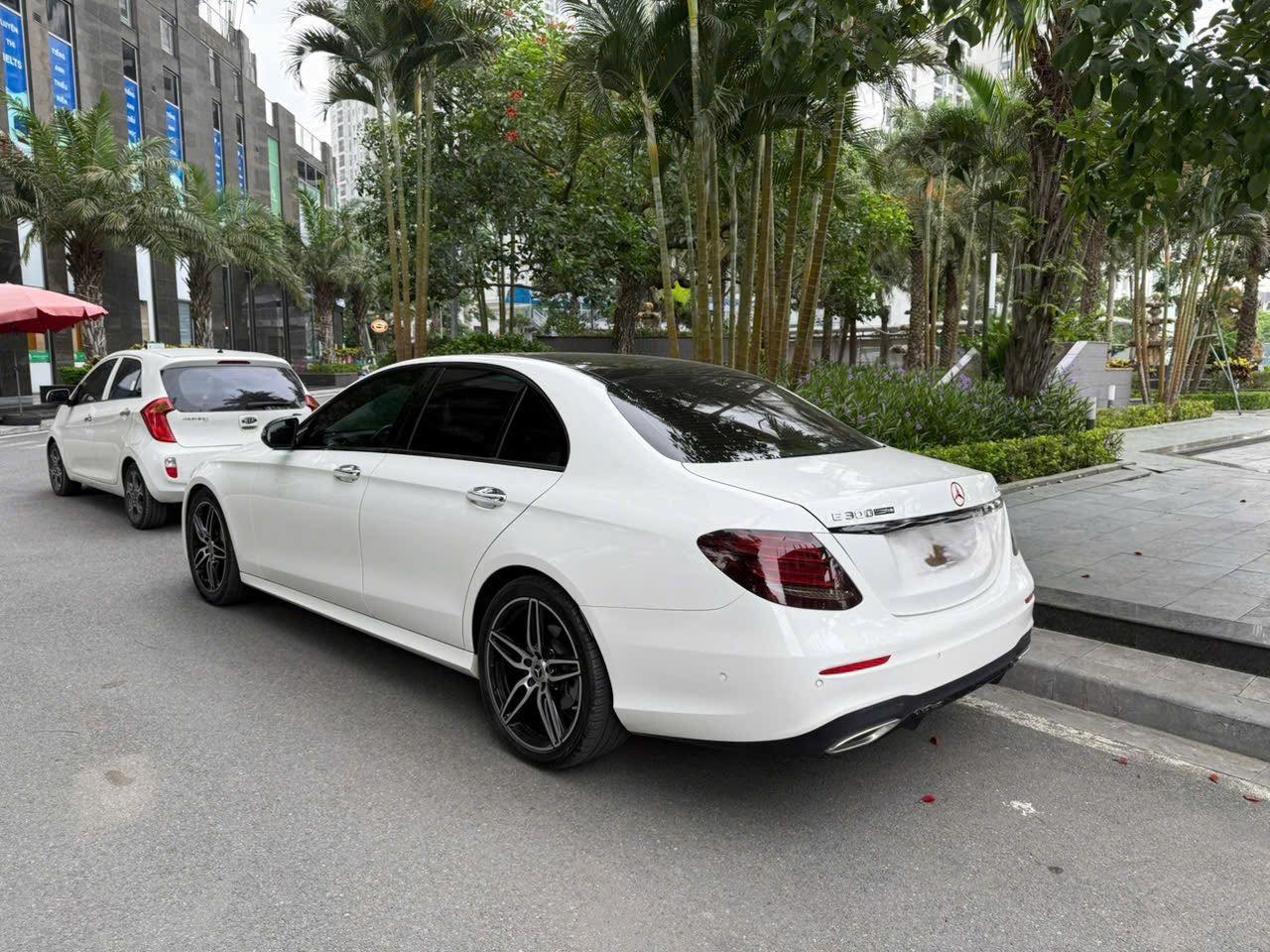 Hình ảnh xe MERCEDES-BENZ E-CLASS AMG 2019 - 70.000KM