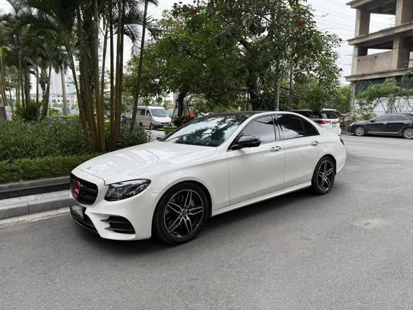 Hình ảnh xe MERCEDES-BENZ E-CLASS AMG 2019 - 70.000KM