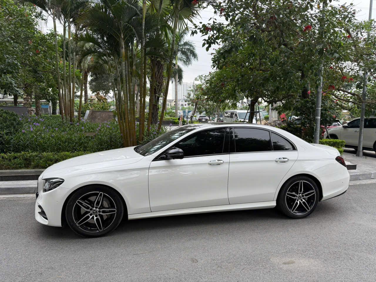 Hình ảnh xe MERCEDES-BENZ E-CLASS AMG 2019 - 70.000KM