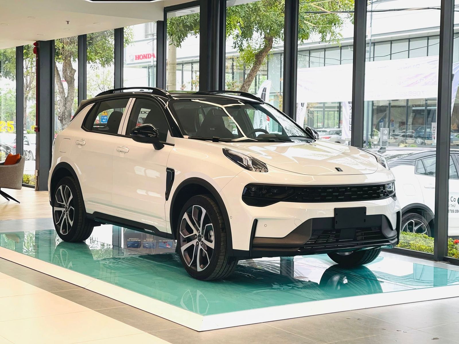 Hình ảnh xe LYNK & CO 01 HYPER - ĐỘNG CƠ 2.0 TURBO VỚI 15 TÍNH NĂNG ADAS THÔNG MINH