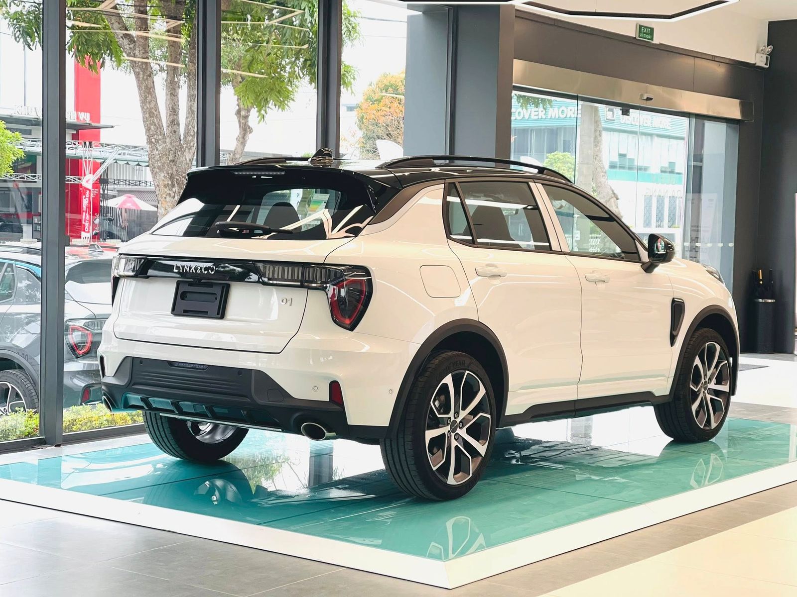 Hình ảnh xe LYNK & CO 01 HYPER - ĐỘNG CƠ 2.0 TURBO VỚI 15 TÍNH NĂNG ADAS THÔNG MINH