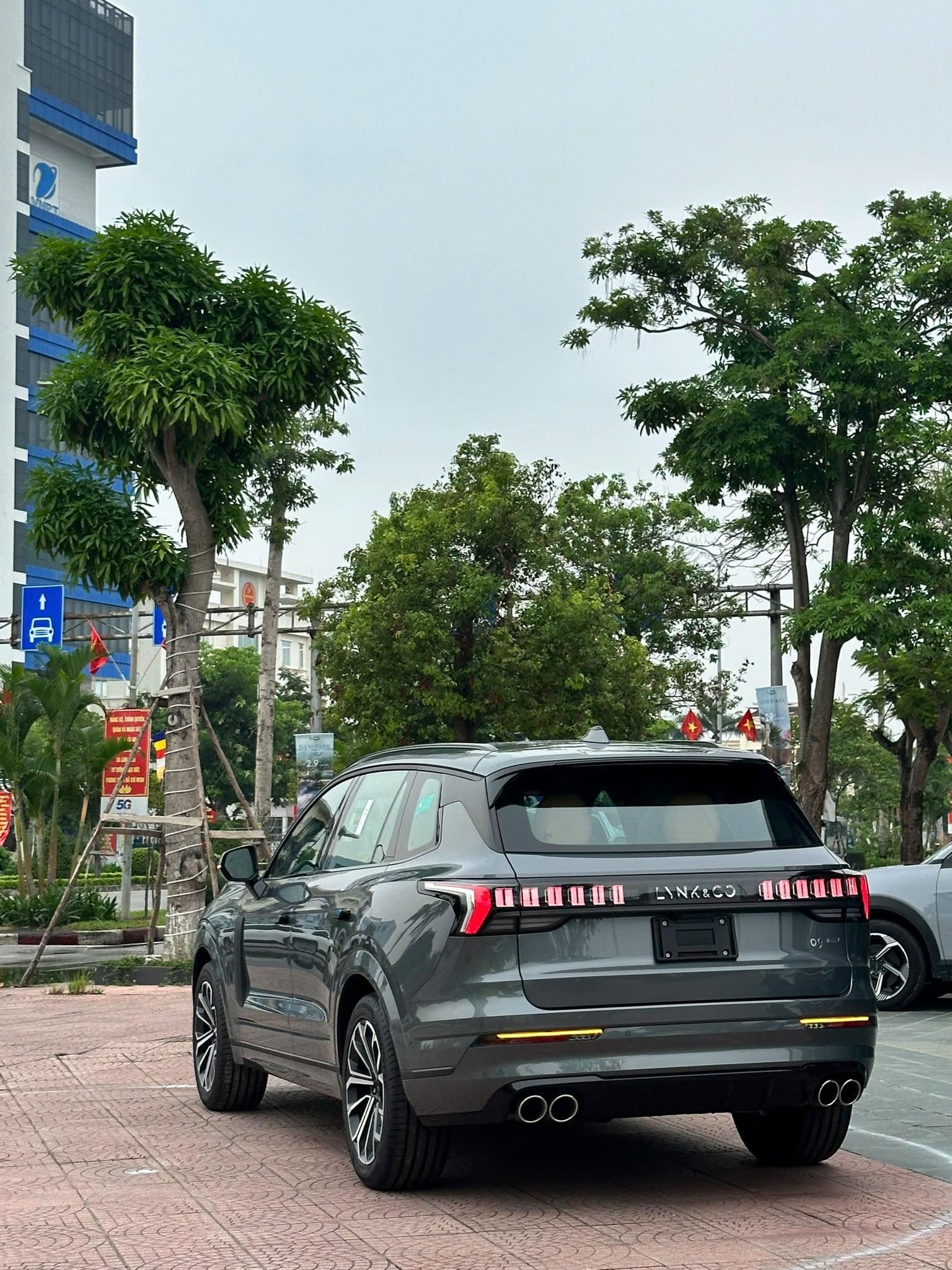 Hình ảnh xe LYNK & CO 09 – Động cơ T5 2.0 Turbo với 254 mã lực ✨