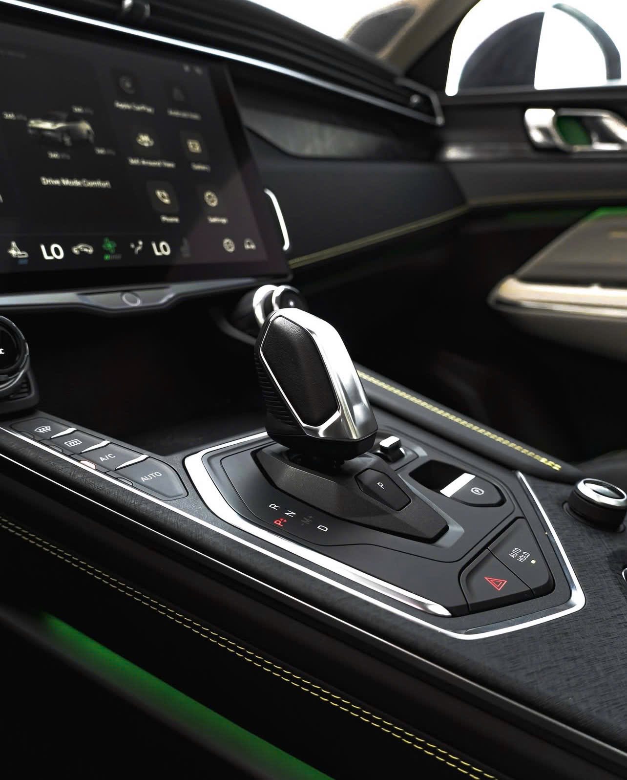 Hình ảnh xe LYNK & CO 05 SUV COUPE - ĐỘNG CƠ 2.0 TURBO VỚI 254 MÃ LỰC