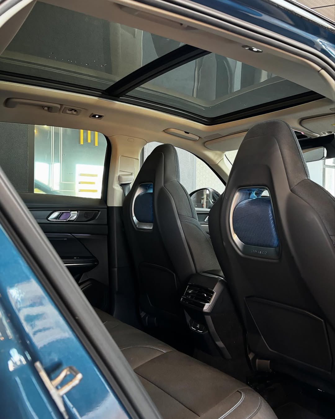 Hình ảnh xe LYNK & CO 01 2025